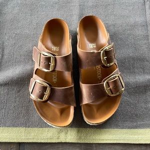 Birkenstock Arizona big buckle brown leather sandals